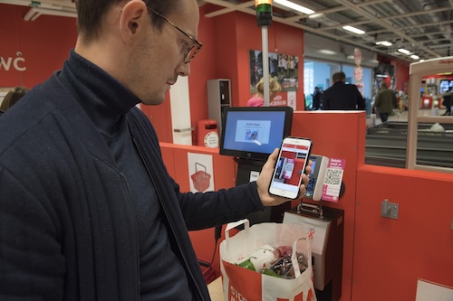 STOCKHOLM 20171027Uppdrag ICA.Bilder till en bildbank med digitalt tema.Foto: Jessica Gow / TT / Kod 10070